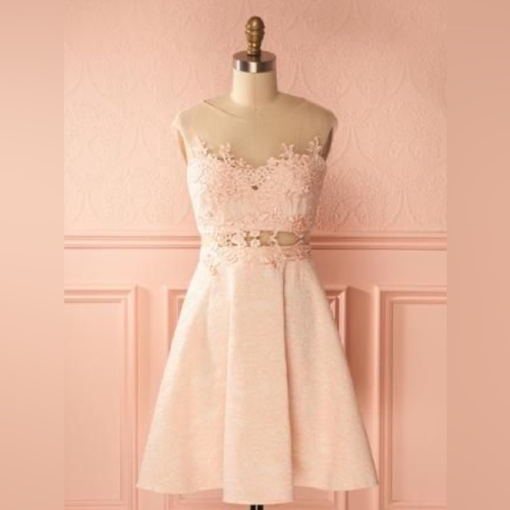 Pink lace dress of boutique 1861